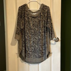 Scoop-Neck 3/4 sleeve top